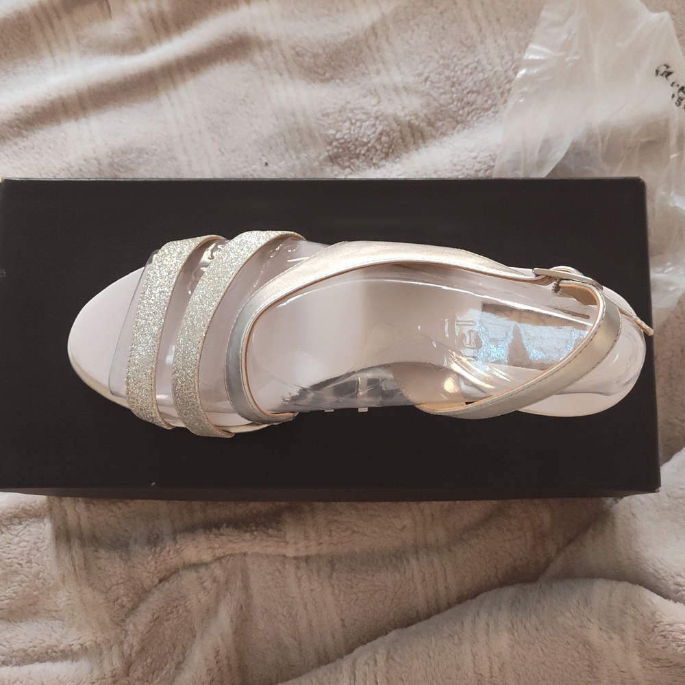 Women's Naturalizer Taimi Silver PRL/GLTR